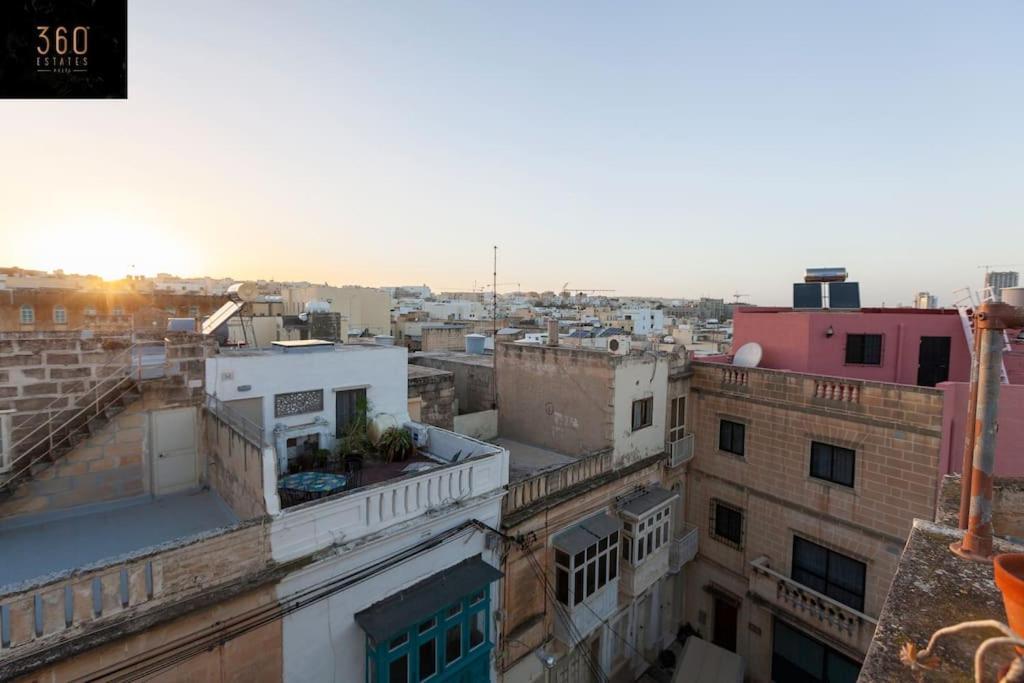 Beautiful, Typical Maltese 4Br Home With Roof Top By 360 Estates Sliema Exterior foto
